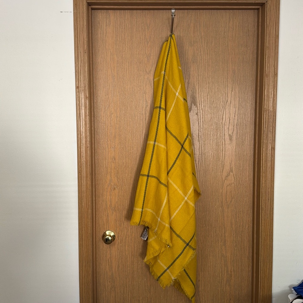 Old navy blanket scarf